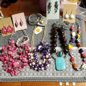 Costume Jewelry Chunky Statement Howlite Stone 12 Pc Necklace Bracelet Earrings